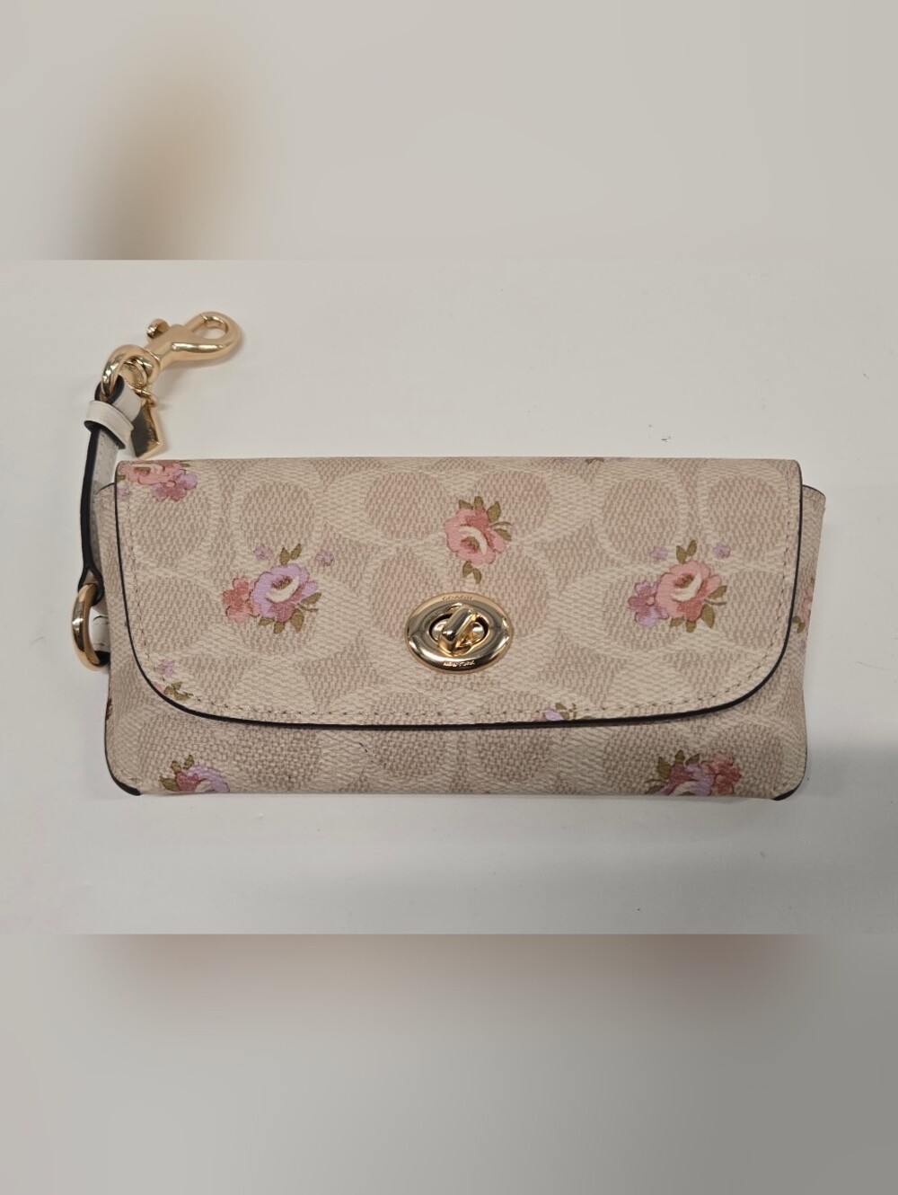 🌸 Coach Sunglass Case In‎ Signature Canvas With Floral Print